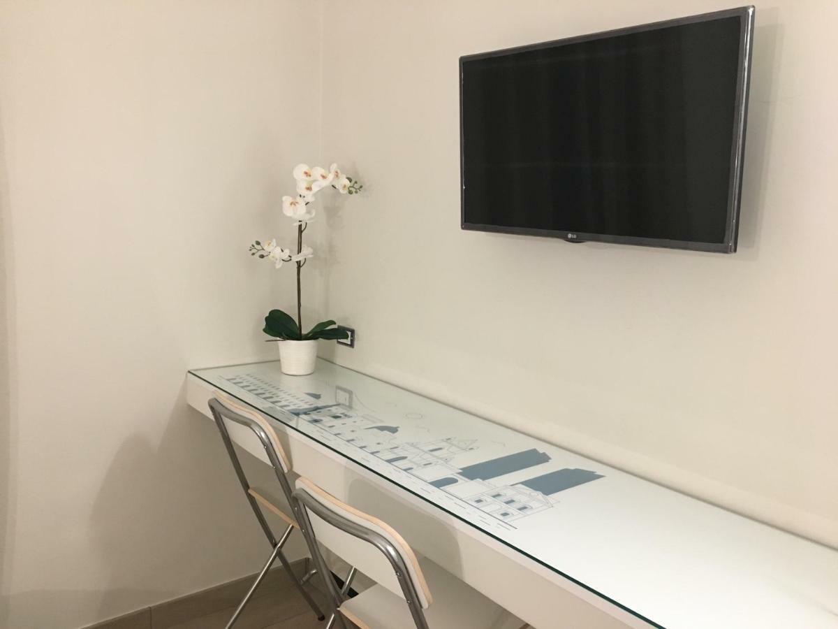 B&B Emme21 Napoli Bagian luar foto