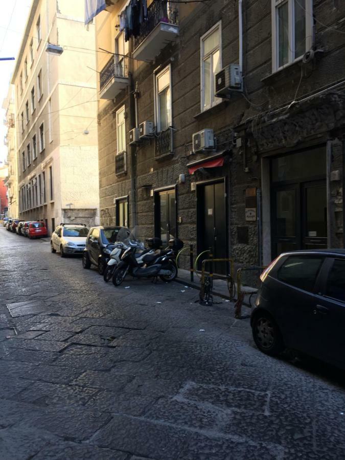 B&B Emme21 Napoli Bagian luar foto