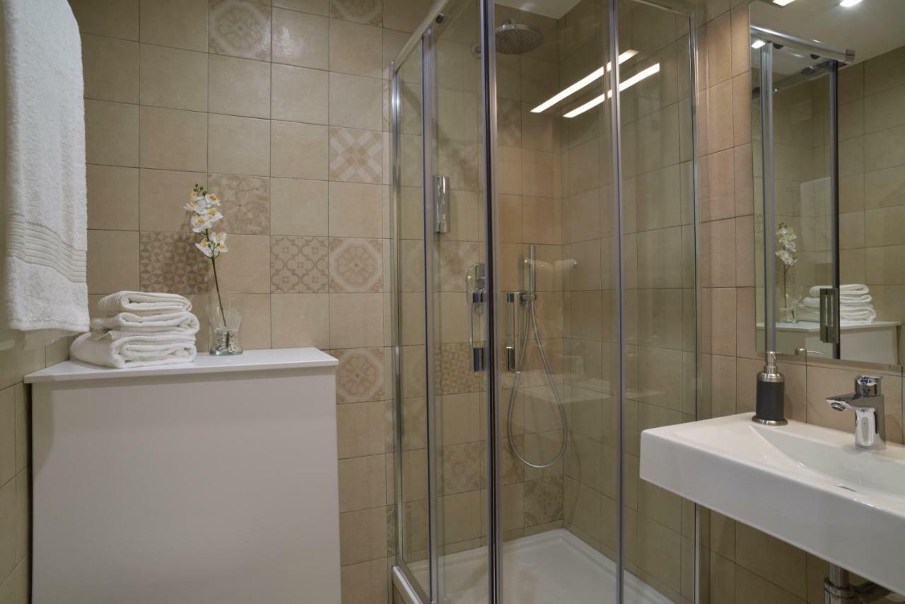 B&B Emme21 Napoli Bagian luar foto