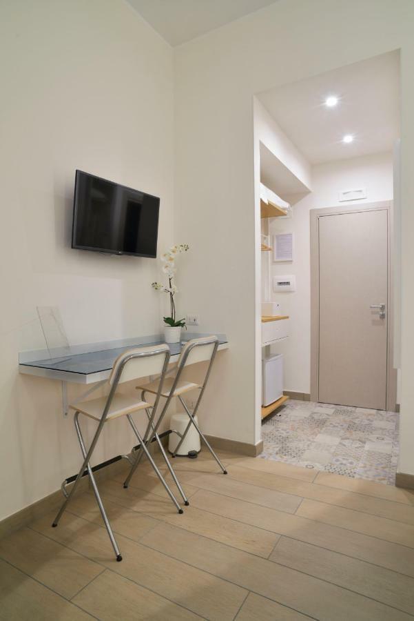 B&B Emme21 Napoli Bagian luar foto