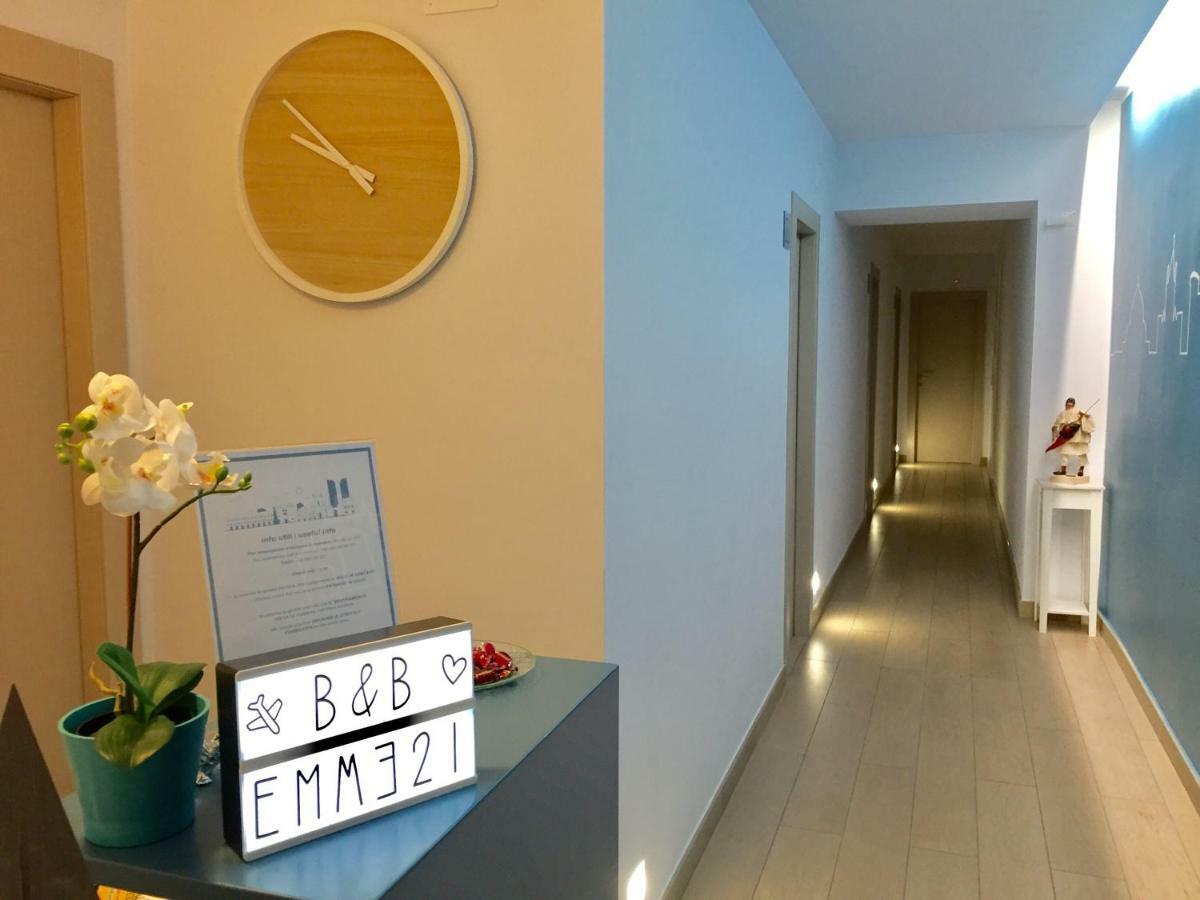 B&B Emme21 Napoli Bagian luar foto