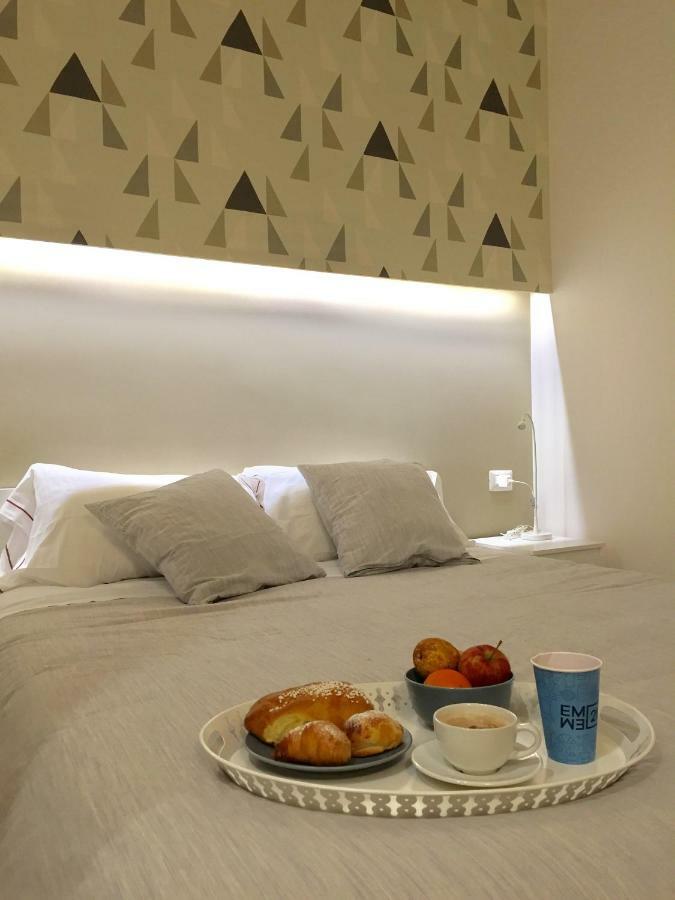 B&B Emme21 Napoli Bagian luar foto